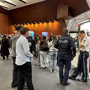 Heute waren wir mit einigen Schülern und Schülerinnen der Abschlussklassen bei der Job-Aktiv-Messe in Rosenheim, um...